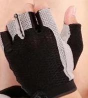 gants-de-fitness-femme-maintien-poignet-gris