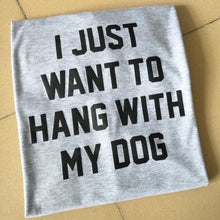 tee-shirt-femme-I-want-to-hang-out-with-my-dog-gris